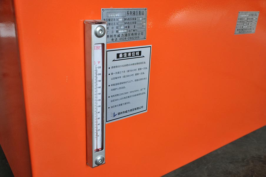 油箱液位計(jì)，可顯示溫度與儲(chǔ)油量